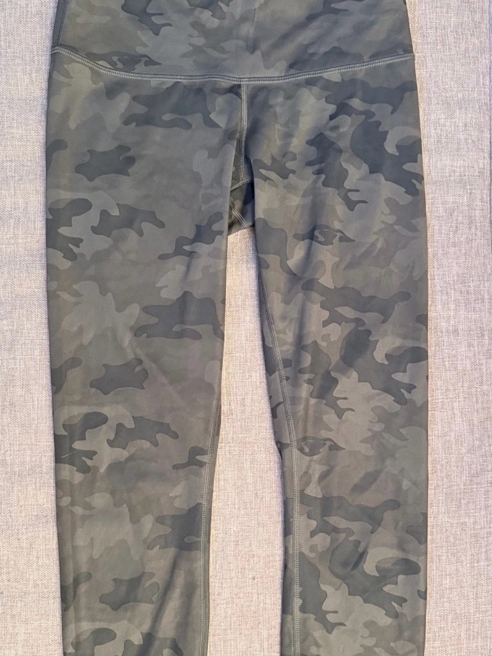 lululemon athletica Women's Green Camo Capris